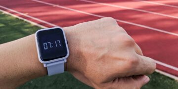 Akıllı saatlerde vücut ısısıyla kendi kendini şarj eden modeller geliyor