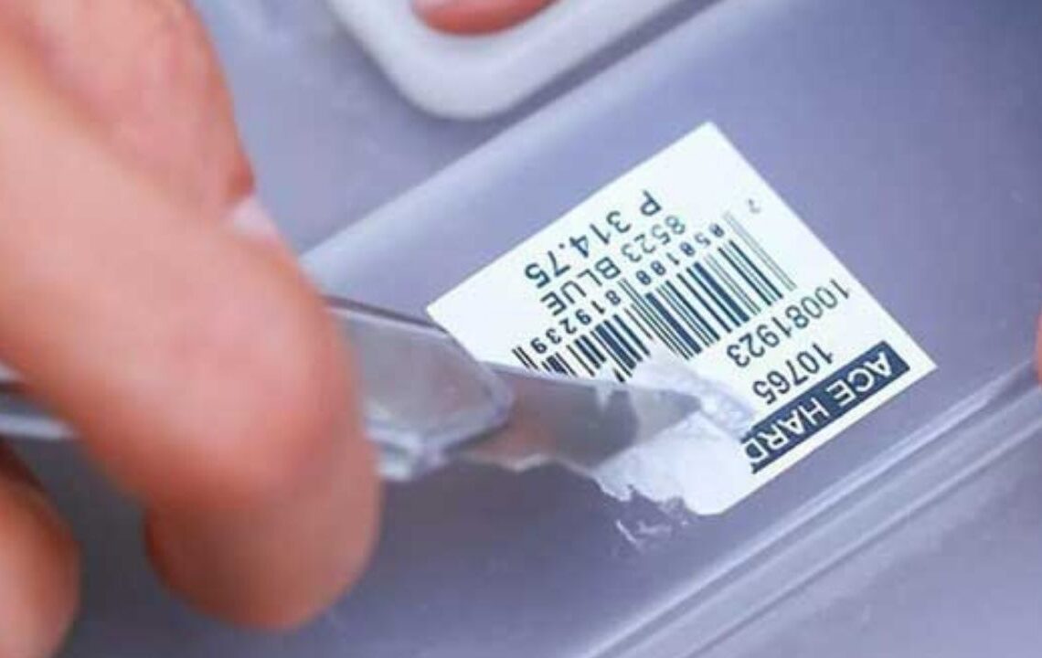 Etiketin yapışkan izini saniyeler içinde çözen iki kolay yöntem açıklandı