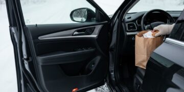 Kışın arabanızda bırakmamanız gereken 5 eşya