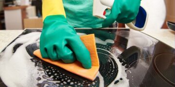 Ovmakla uğraşmayın: Ocağı zahmetsizce temizleyen ve yeni gibi gösteren yöntem paylaşıldı