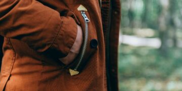 Psikolojiye göre elleri cebinde yürümenin anlamı açıklandı