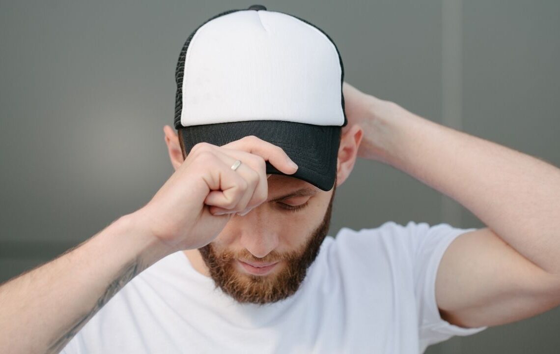 Psikolojiye göre her zaman şapka takmak ne anlama geliyor açıklandı