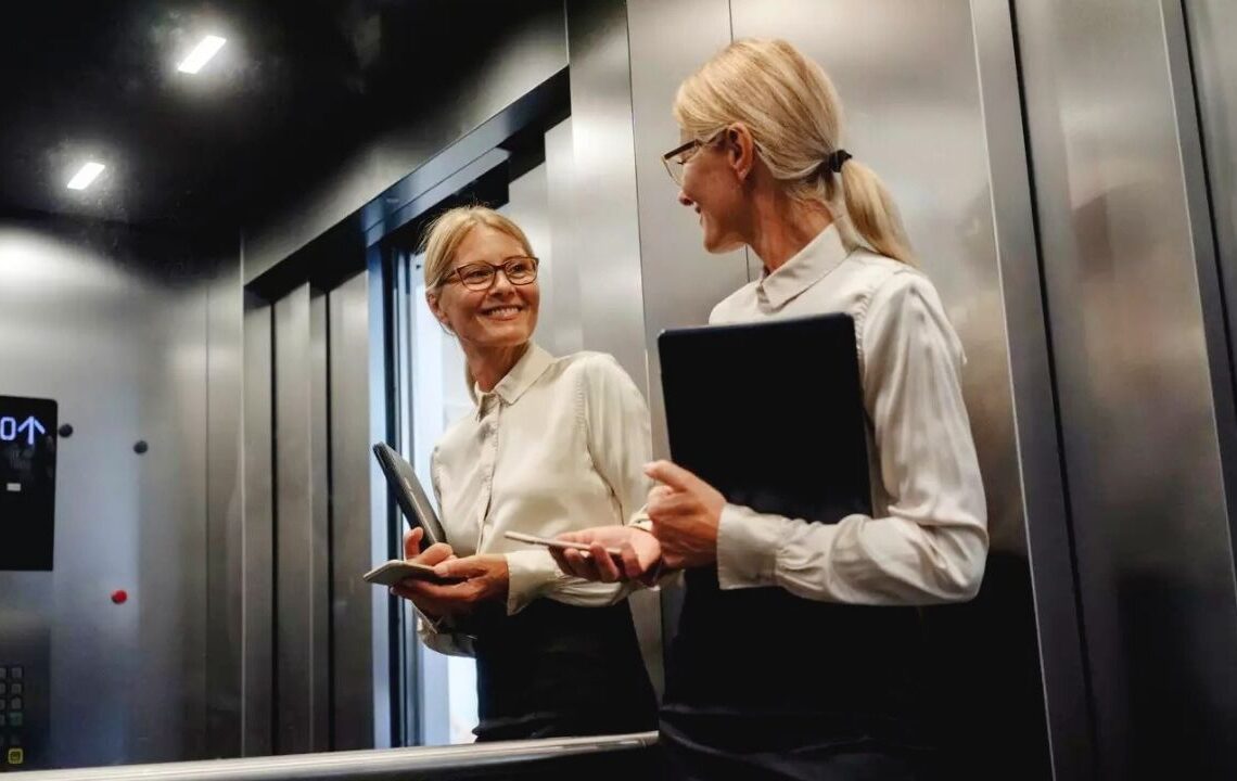 Asansörlerde ayna olmasının gerçek sebebini çok az kişi biliyor: Mühendisler açıkladı