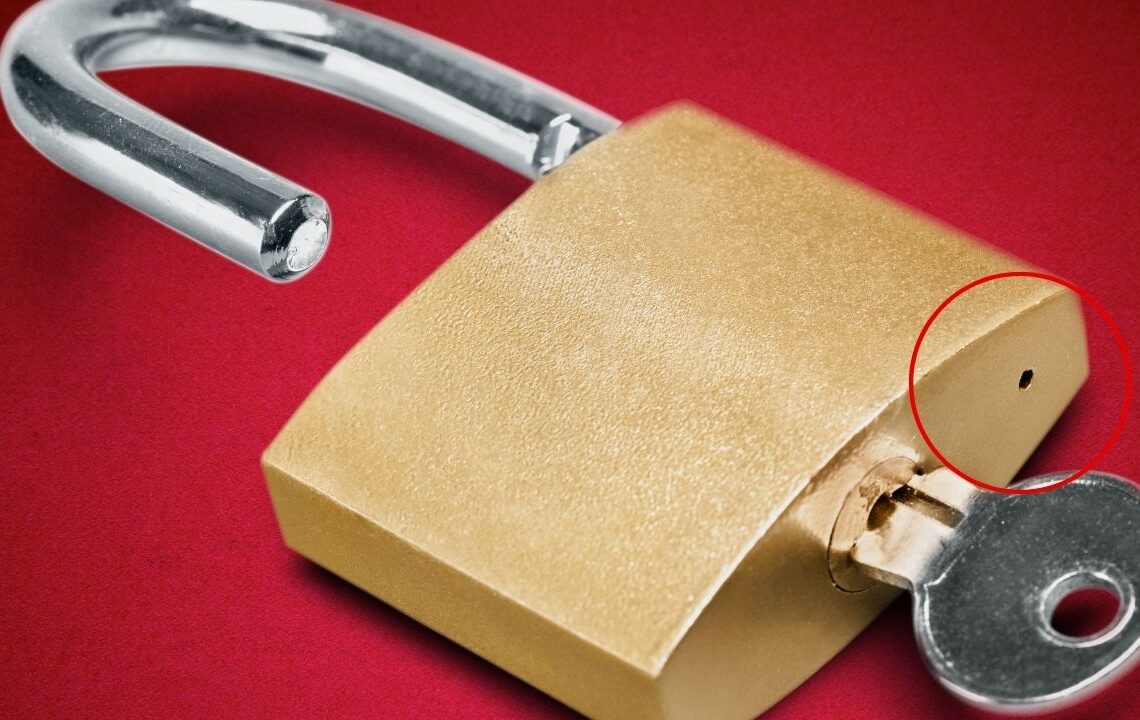 Asma kilitteki küçük deliğin ne işe yaradığını çok az kişi biliyor