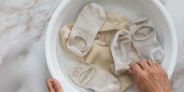 Çamaşır suyu yok: Beyaz çamaşırların sararmasını durduran etkili yöntem açıklandı