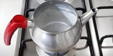 Çaydanlıktan sirkesiz karbonatsız kireci tek hamlede söken yöntem