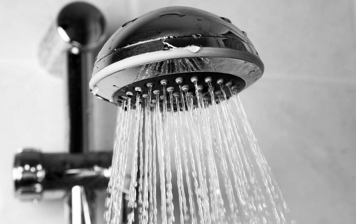 Duşun yanına asın banyoda nemden eser kalmayacak