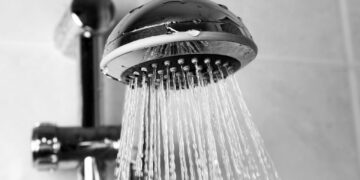 Duşun yanına asın banyoda nemden eser kalmayacak