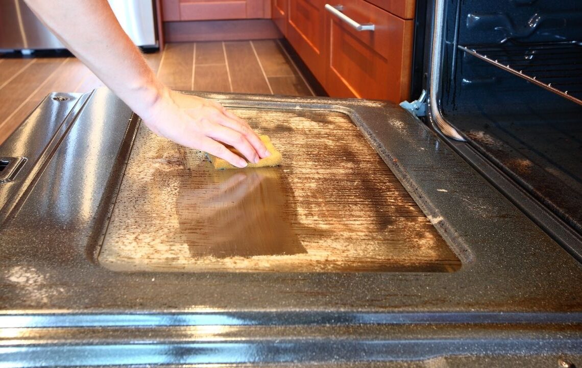 Fırınınızdaki yağı anında çözen doğal karışımla fırın yeni gibi oluyor