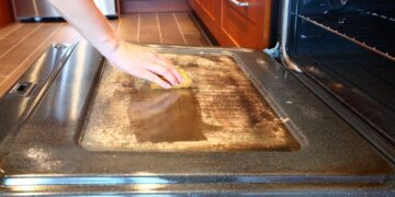 Fırınınızdaki yağı anında çözen doğal karışımla fırın yeni gibi oluyor