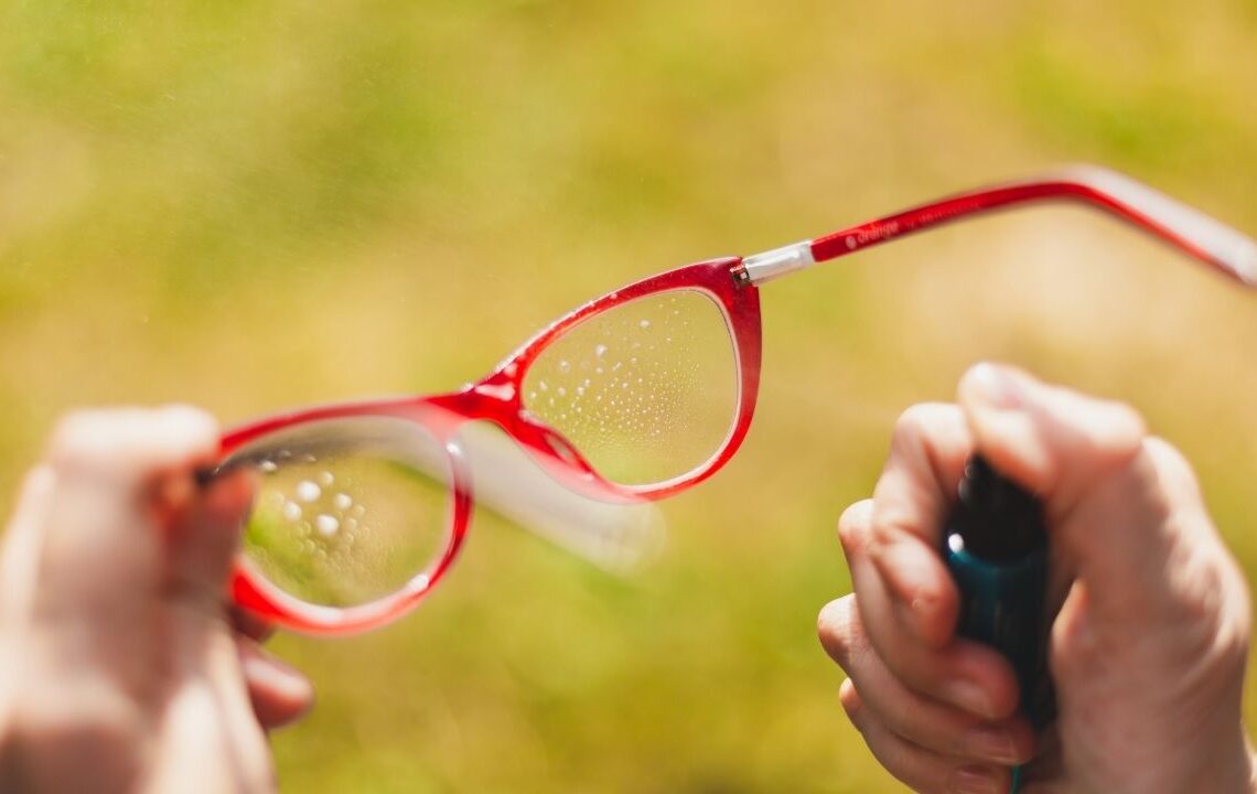 Gözlüğü tekrar temizlemeye gerek kalmıyor ve çizikler yok oluyor: Ev yapımı karışım anında etkili