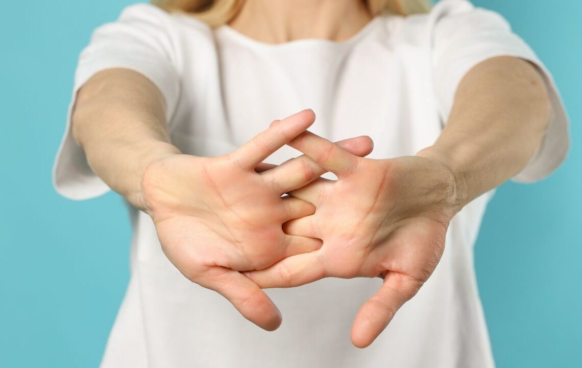 Parmak çıtlatmak: Davranışsal psikolojiye göre anlamı açıklandı