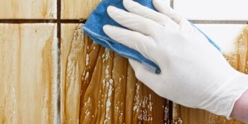 Siyahlaşmış fayans araları kolay bir yöntemle anında tertemiz oluyor