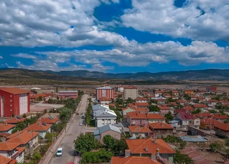 Yıl sonuna kadar 350 kişi bulunamazsa ilçe köy olacak